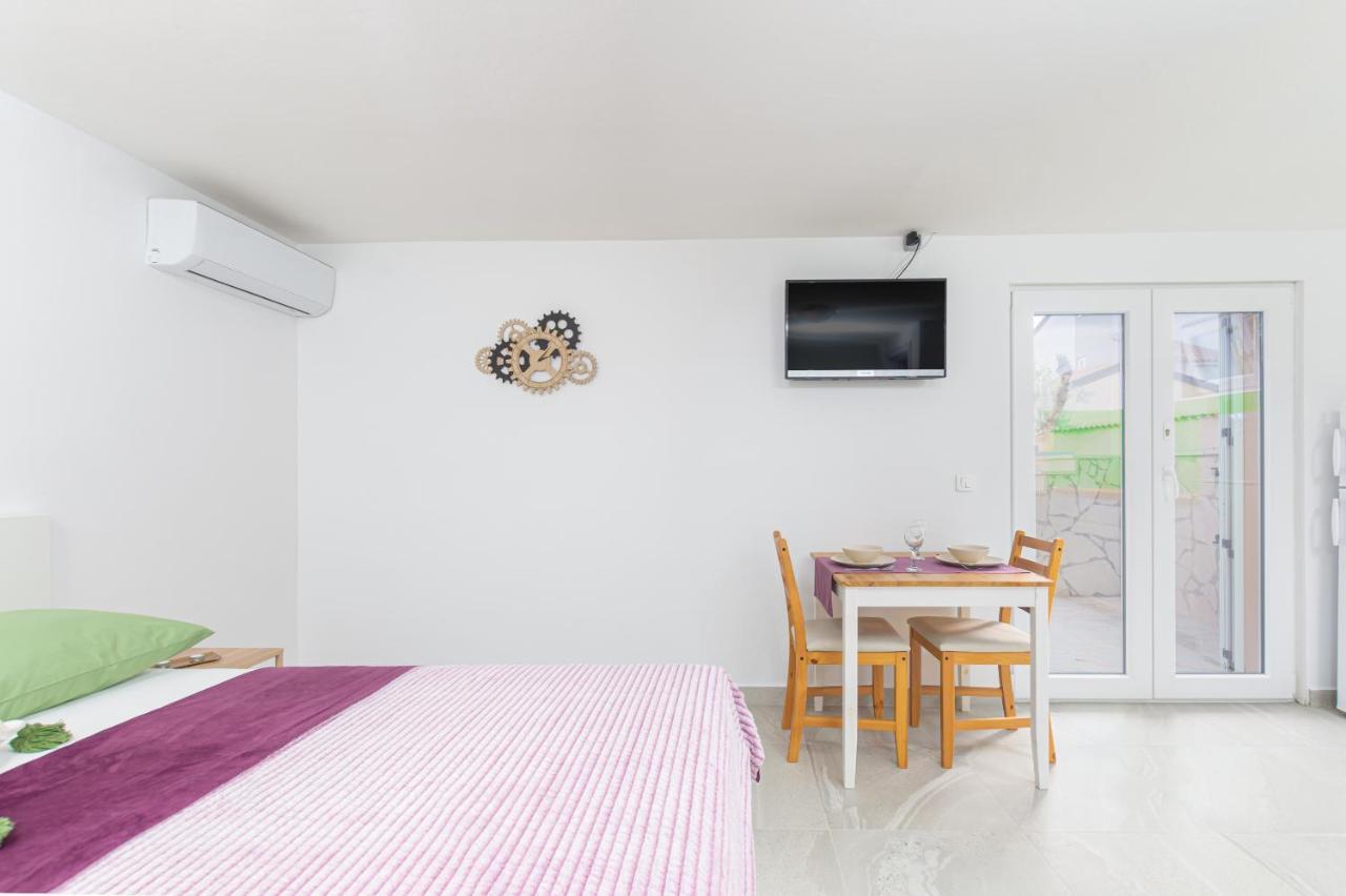 Studio Apartment Mali 메덜린 외부 사진