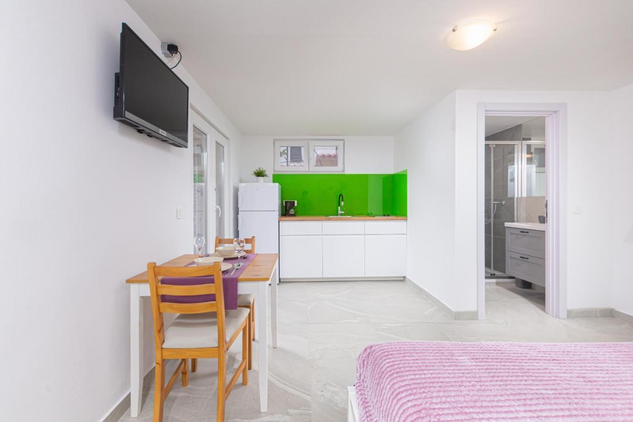 Studio Apartment Mali 메덜린 외부 사진