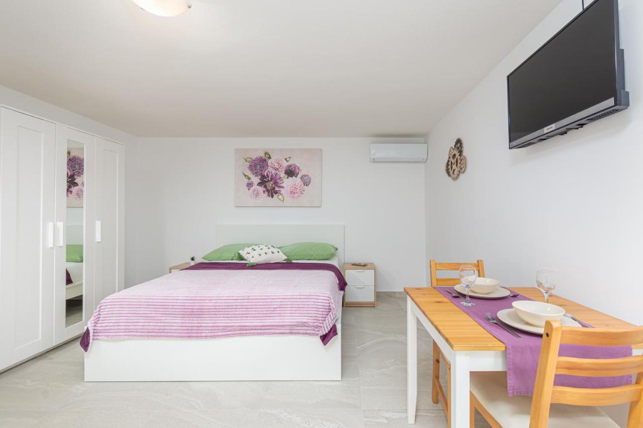 Studio Apartment Mali 메덜린 외부 사진