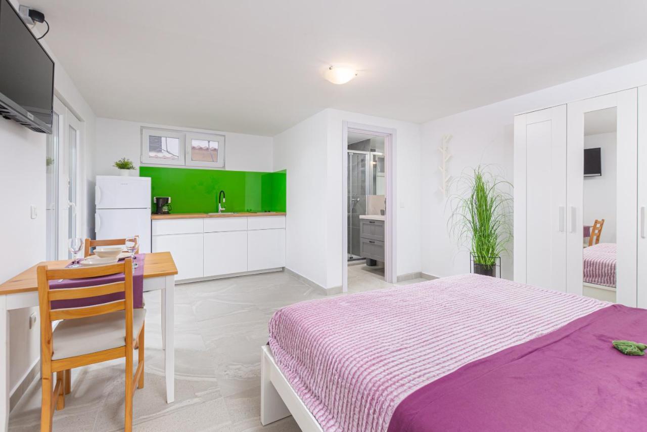 Studio Apartment Mali 메덜린 외부 사진